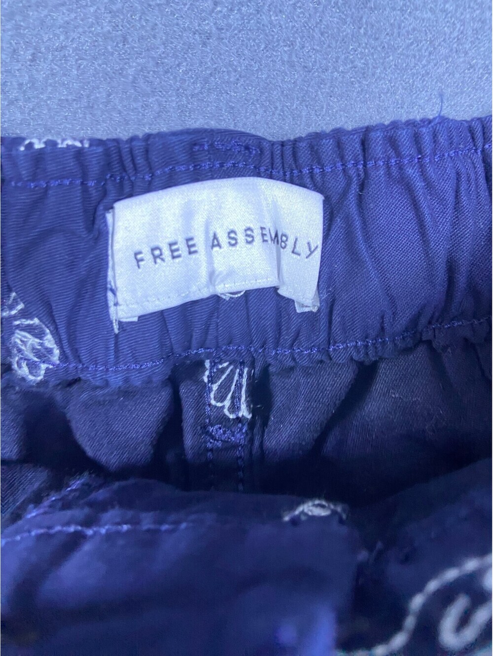 Free Assembly Women’s High Rise Pleated Wide Leg Cropped Pants, Navy, Size L - Picture 6 of 9